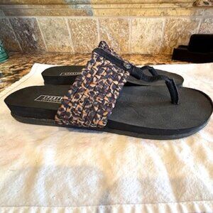 Yellow Box SportyB Animal Print Thong Sandals, Size 8